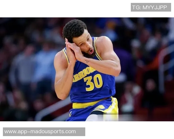 库里解析球队四人得分20的战术布局与个人影响力