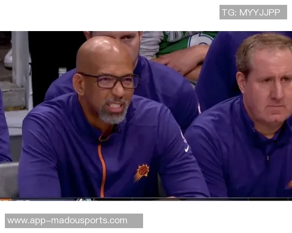 罗林斯状态低迷14投仅4中贡献10分5板7助失误频繁三分球全失手