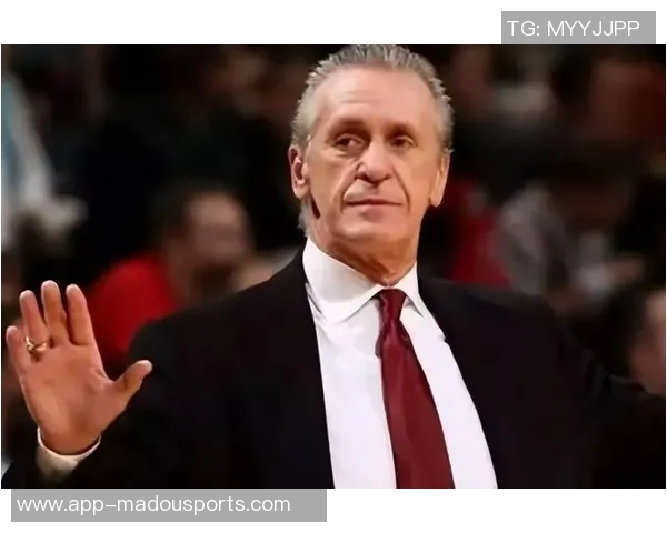 教练穿西装是否合适斯波幽默回应莱利风格与自身差异